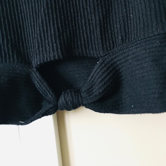 Hollister Black Ribbed Knit Front Knotted Long Sleeve Crop Top - Picture 3 of 4